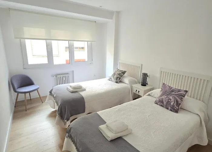 Piso En Pleno Centro De Al Lado De La Playa 1a139 By R2r Consulting Gijón