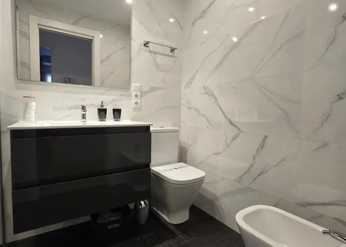 Piso En Pleno Centro De Al Lado De La Playa 1a139 By R2r Consulting Gijón