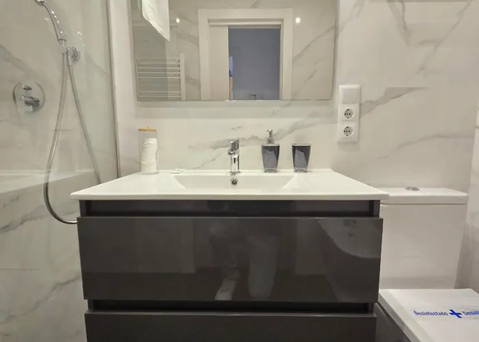 Piso En Pleno Centro De Al Lado De La Playa 1a139 By R2r Consulting * Gijón