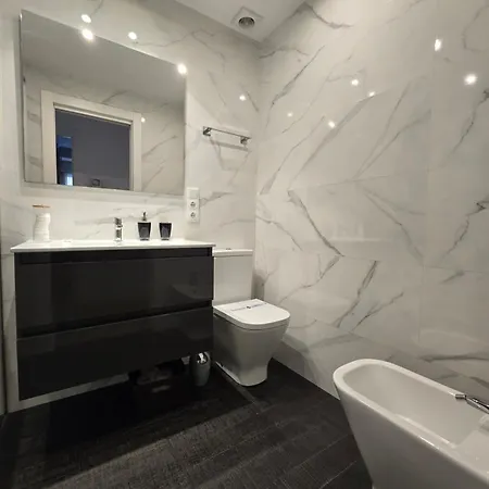 Piso En Pleno Centro De Al Lado De La Playa 1a139 By R2r Consulting خيخون