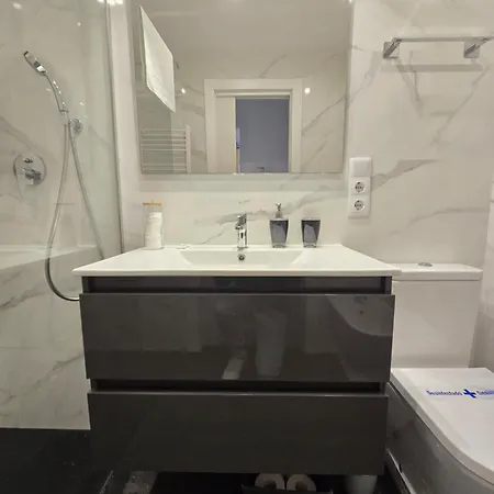 Piso En Pleno Centro De Al Lado De La Playa 1a139 By R2r Consulting * خيخون