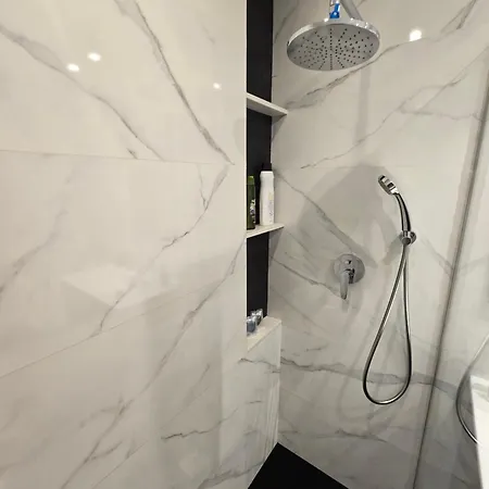 Piso En Pleno Centro De Al Lado De La Playa 1a139 By R2r Consulting